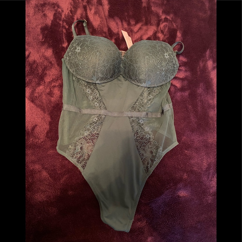 New with tags Victoria secrete lingerie